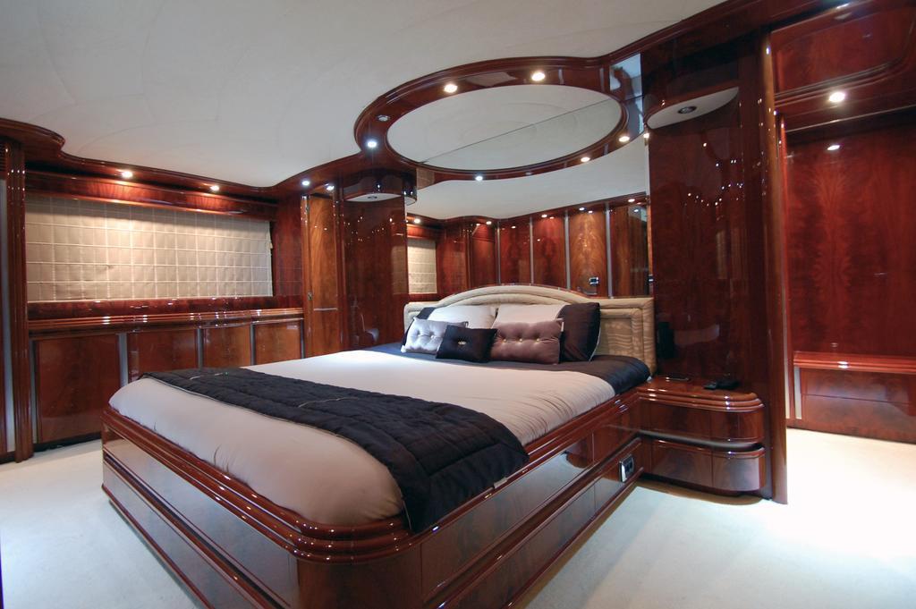 Motor Yacht Dandy 3* Barcelone
