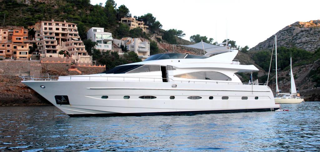 Motor Yacht Dandy Barcelone