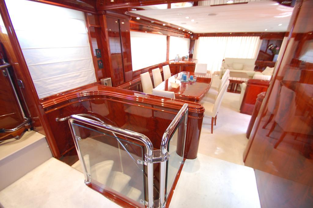 Motor Yacht Dandy 3* Barcelone